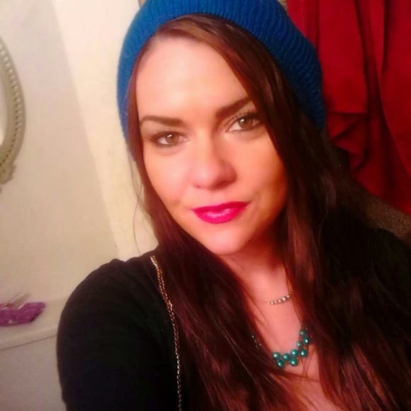 Meet your Posher, Amanda - Picture 1 of 1